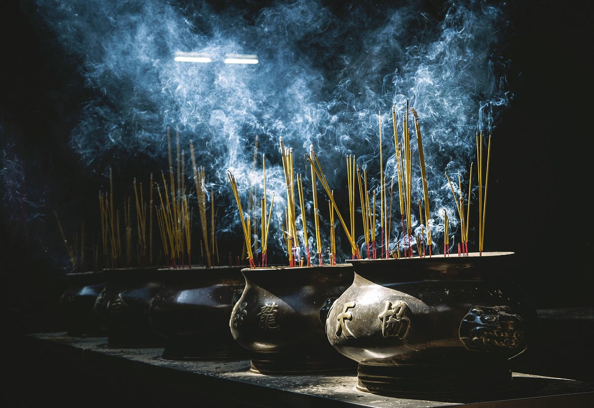 The Dos and Don'ts of Burning Incense at Home – Three Bears Emporium
