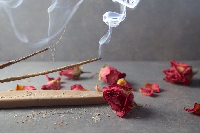 12 Benefits of Rose Incense